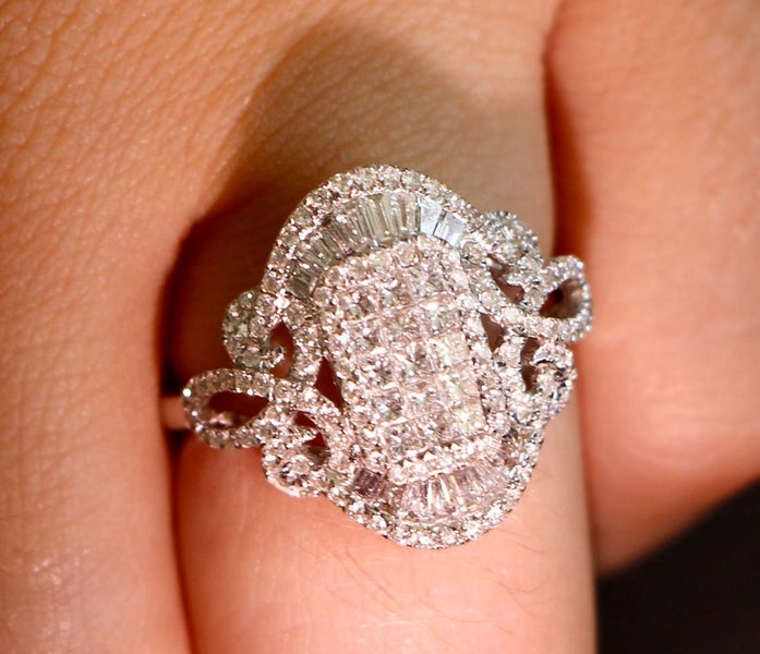 18ct White Gold Diamond Ladies Dress Ring (1.07ct) Carousel 1
