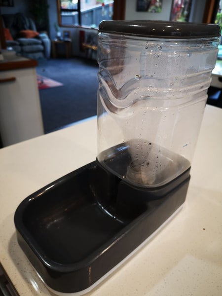 Pet gravity water dispenser 2L Carousel 1