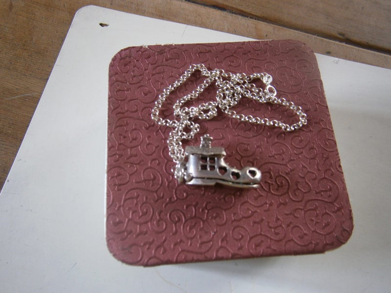 STG.SILV. ORNATE BOOT-HOUSE PENDANT ON STG. BELCHER CHAIN 17gms Carousel 1