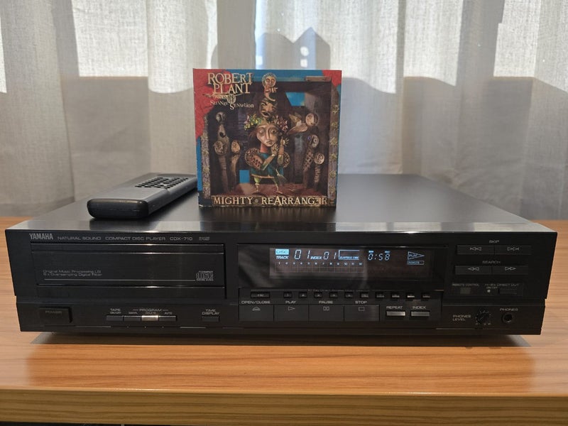 Yamaha CDX-710 + Remote Carousel 1