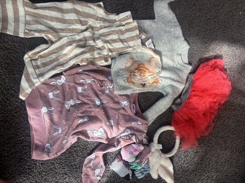 Bulk (~15 items) girls clothing (mostly size 4) Carousel 1