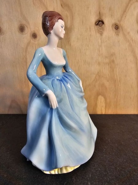 Coalport Hand Painted Fine China Figurine. Ladies of Fashion. 'Clare' (lot 3) Carousel 2