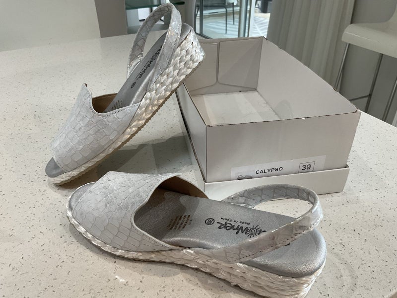 Spanish leather Shoes Carousel 1