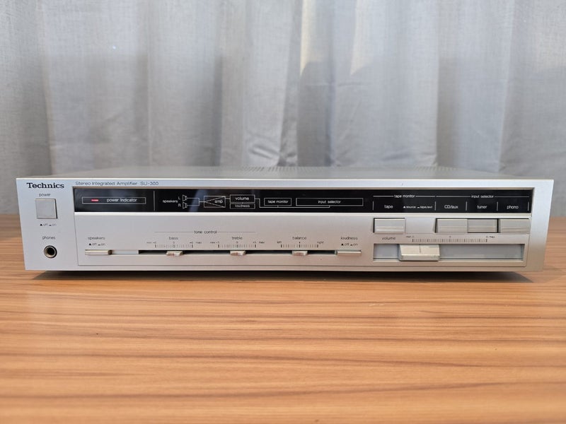 Technics SU-300 Stereo Integrated Amplifier Carousel 1
