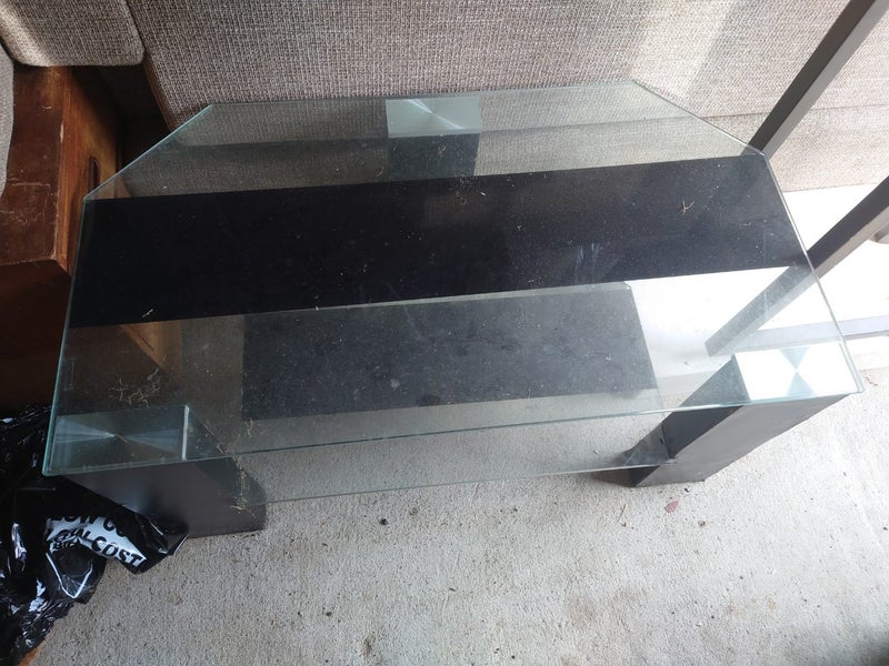 Glass TV stand Carousel 1