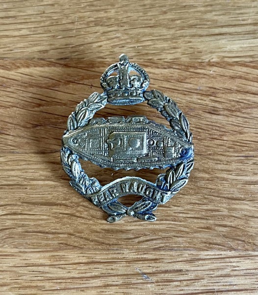 WW2 Royal Tank Regiment Cap Badge. Carousel 1