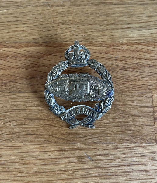 WW2 Royal Tank Regiment Cap Badge. Carousel 2