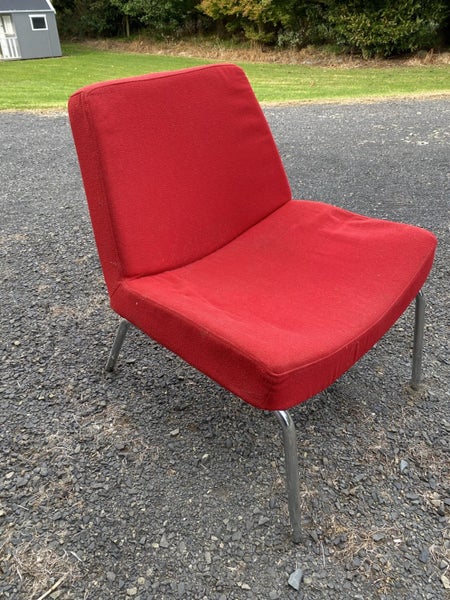 Red chair Carousel 1
