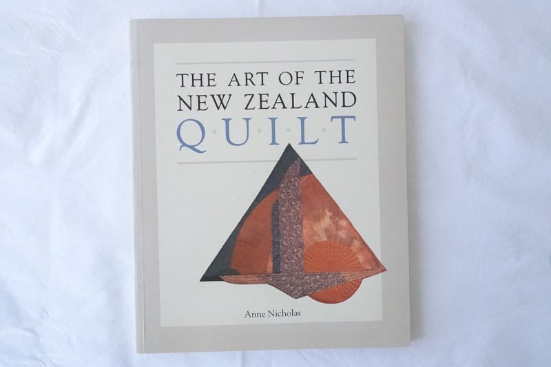 The Art of the New Zealand Quilt by Nicholas, Anne (SKU BK23) Carousel 1