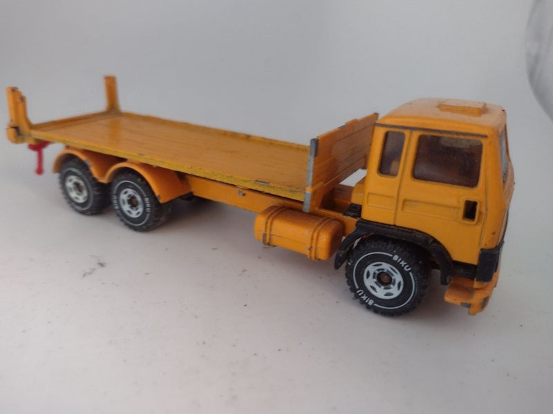 Volvo truck - by Siku - about Matchbox Super Kings size Carousel 2
