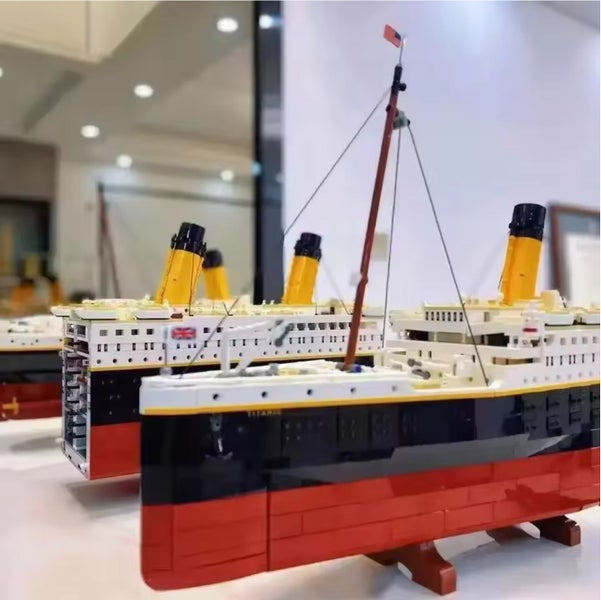 **BRAND NEW** Titanic - 9090 pieces - 114cm long Carousel 5