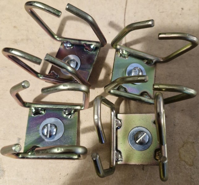 Server rack - cable management brackets Carousel 1