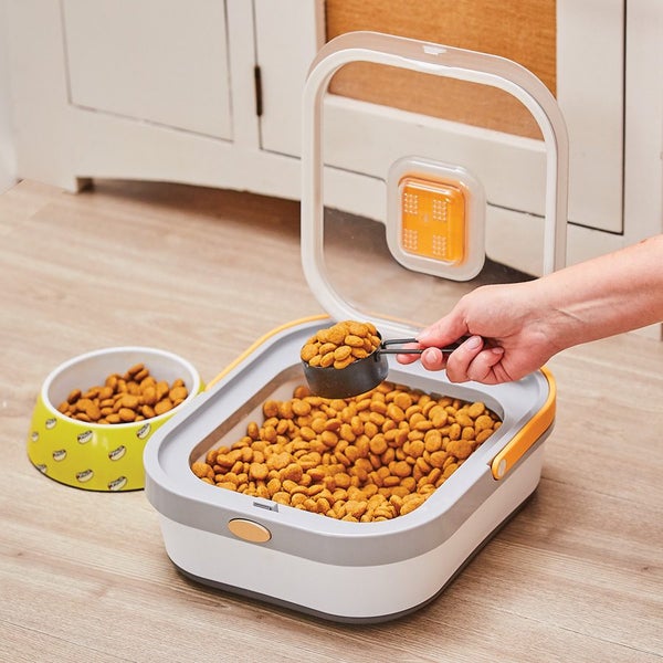 Keep your cats favourite nibbles fresh as a daisy! storage container Carousel 1