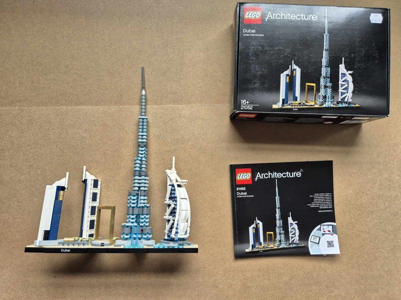 Architecture Skylines Dubai 21052 LEGO Carousel 1