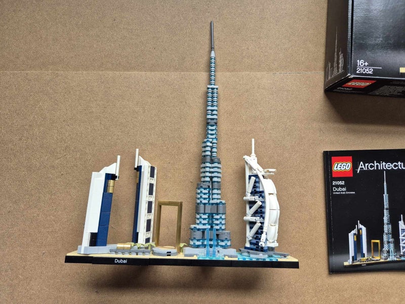 Architecture Skylines Dubai 21052 LEGO Carousel 2