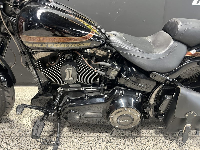 2017 Harley-Davidson CVO Breakout62863273844354114