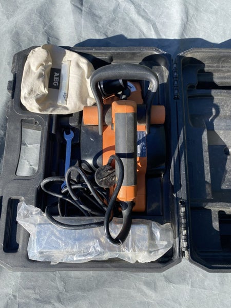 AEG 750w planer and accessories Carousel 1