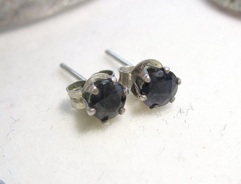 *** VERY LOVELY DARK BLUE SAPPHIRE STUD EARRINGS *** Carousel 1