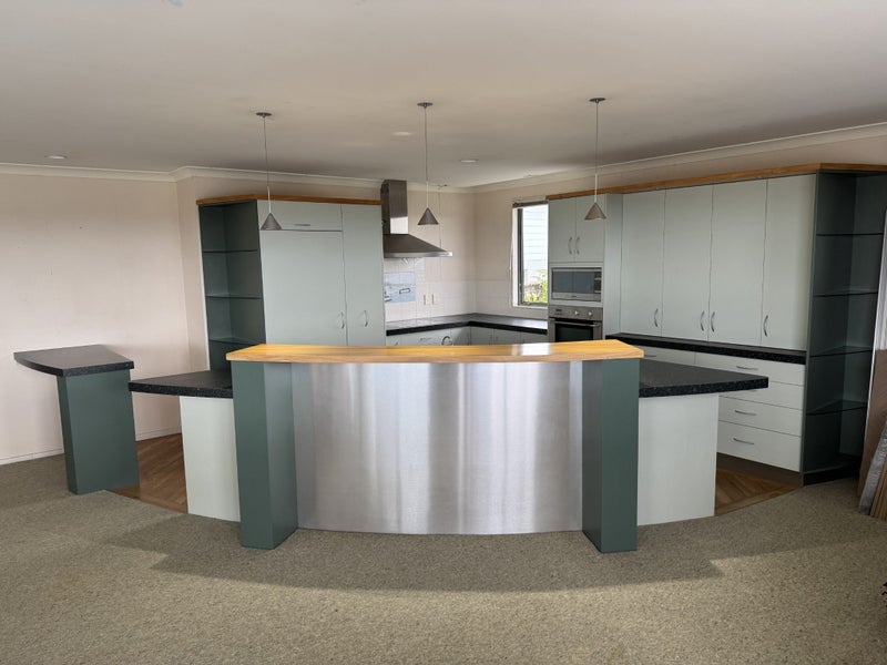 Large Complete Kitchen With Appliances, Sink, Tap, etc Carousel 1