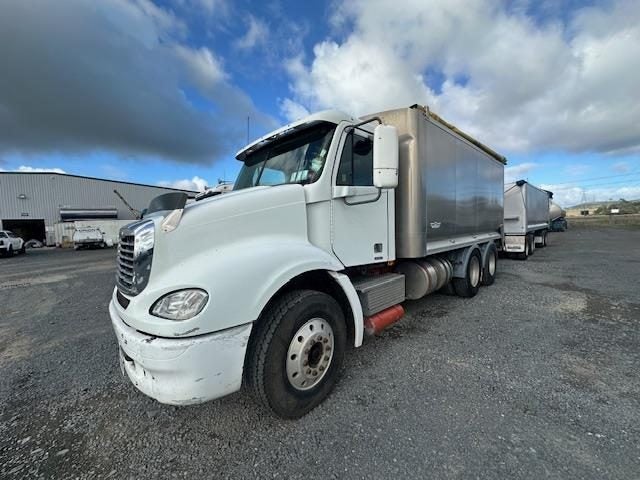 2006 Freightliner Century BLOWER TRUCK AND TRAI...62863273079554111
