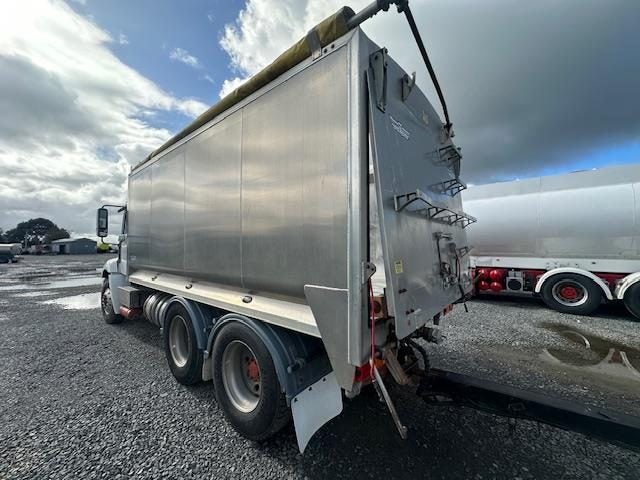 2006 Freightliner Century BLOWER TRUCK AND TRAI...62863273079554113