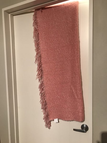 LARGE NEW THROW / BLANKET $$1-00 RESERVE $1-00 RESERVE ~ From Bed Bath & Beyond Carousel 2