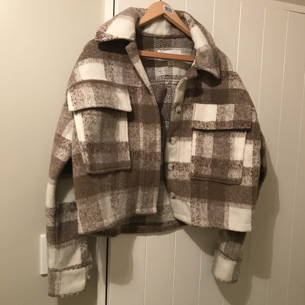 ** SHACKET ** BARGIN ***BARGIN **NEW ** Size LARGE PRICE DROP $$25 Carousel 1