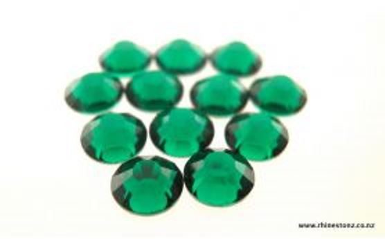 Israeli Pewter Flower Ring - Emerald Green Carousel 3