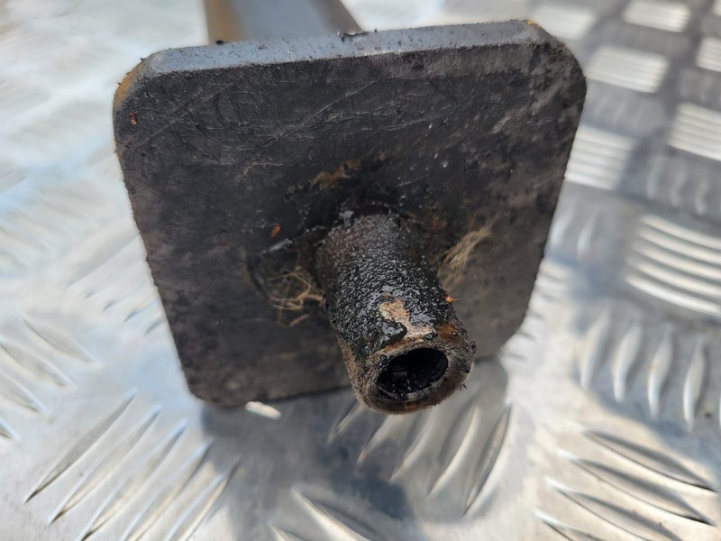 Hydraulic ram . Very little use . Excellent condition . Carousel 2