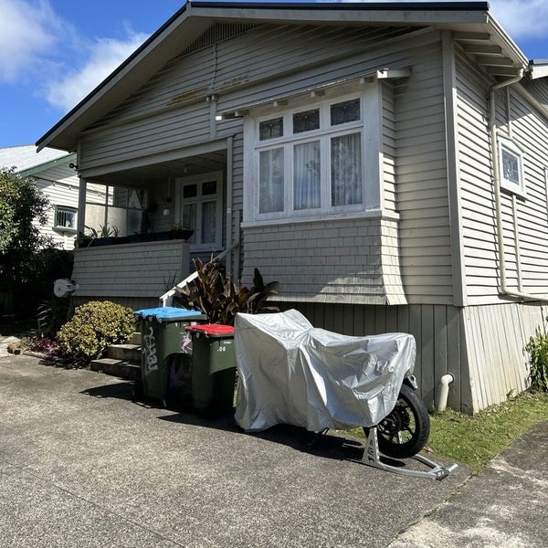 Image 1 of 7
