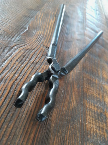 Dragon Jaw Tongs (Blacksmith) Carousel 1
