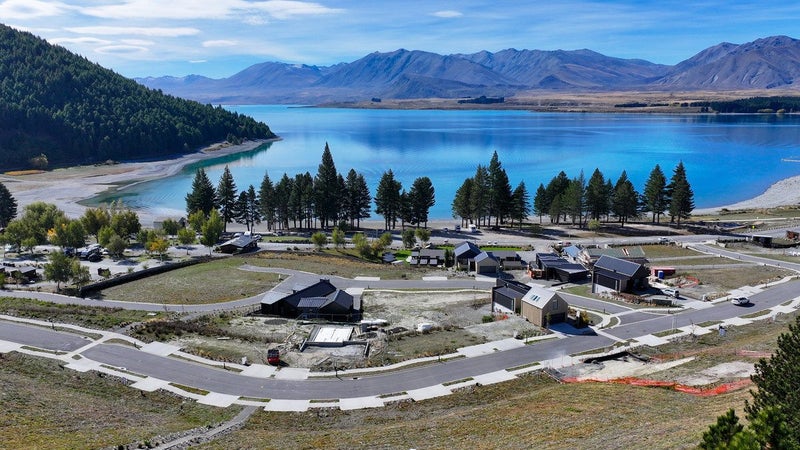 Section in Pure Splendour: Station Bay Lake Tekapo62863283752323113