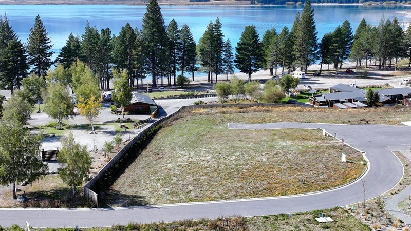 Section in Pure Splendour: Station Bay Lake Tekapo62863283752323114