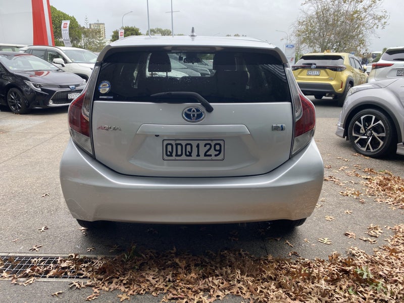 2016 Toyota Aqua 1.5P Hybrid S62863271709698112