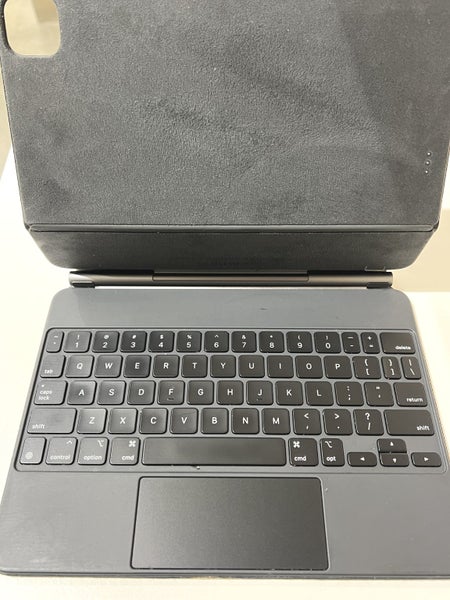 DT Deal! iPad Air 5th 10.9" M1 WiFi 256GB Blue with Magic Keyboard Carousel 6