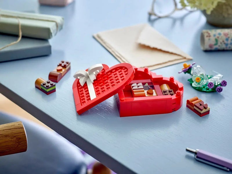 $1 RESERVE LEGO 40759 Celebration Series: Valentine's Day Box Exclusive Set Carousel 5