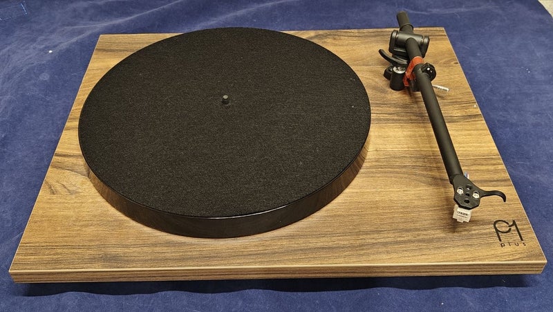 Rega Planar 1 Plus **EX-DISPLAY** Carousel 1