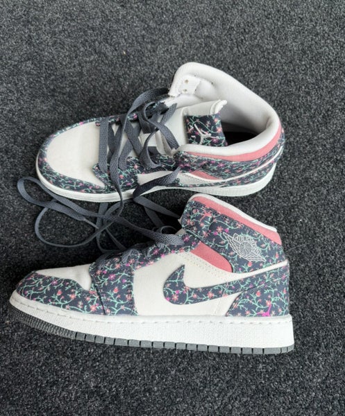 Girls Nike Air high top shoes Carousel 1