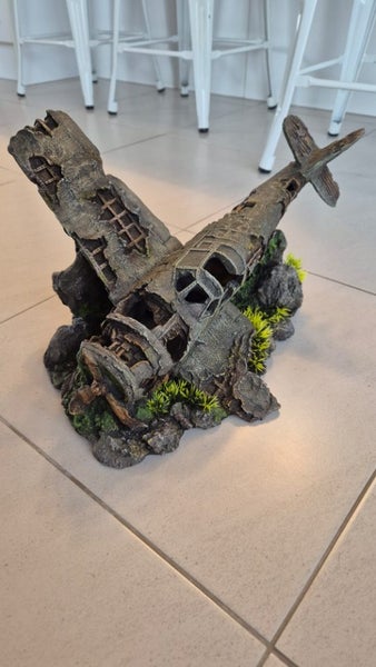 Sunken aeroplane aquarium decoration Carousel 1