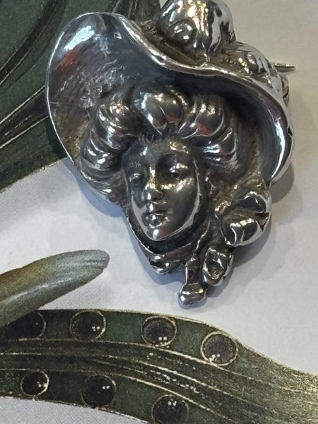 STERLING SILVER ART NOUVEAU REPOUSE BROOCH & EARRINGS Carousel 1
