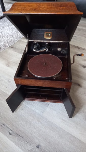 Gramaphone Carousel 1