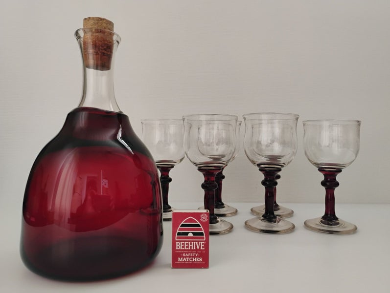 TONY KUEPFER DECANTER AND SIX WINE GLASSES Carousel 15