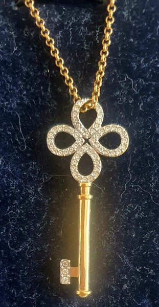 Swarovski clover key pendant NEW Carousel 1