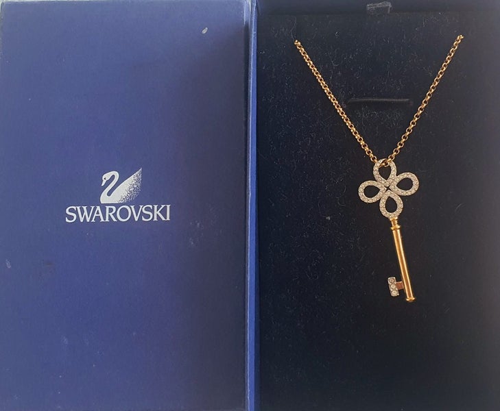 Swarovski clover key pendant NEW Carousel 2