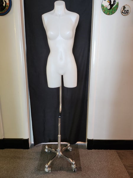 Mannequin - Purfex Female Form With Stand Carousel 1