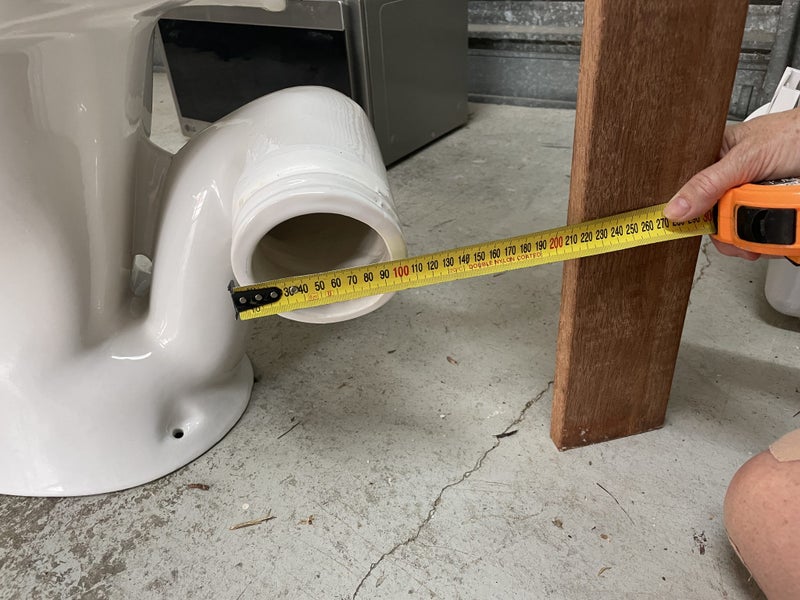 Right skew toilet pan, cistern, soft close seat, great condition - hard to find Carousel 16
