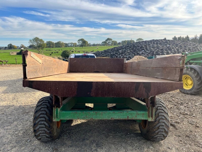 Trailer Deck solid underbody 3.9 long x 2.4 wide.came off an 8 ton Sam chassis Carousel 2