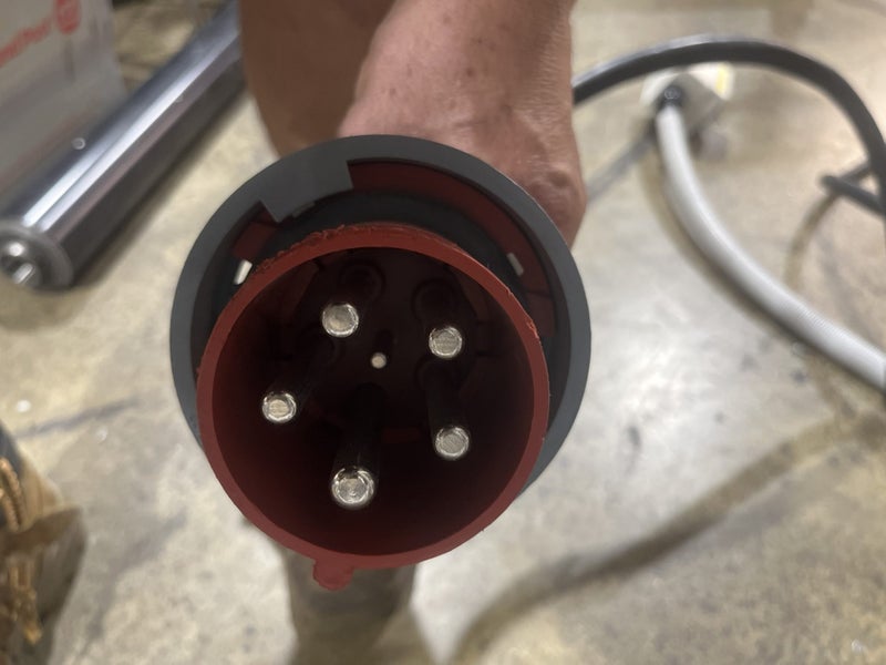 Kennekes 63a plug Carousel 3