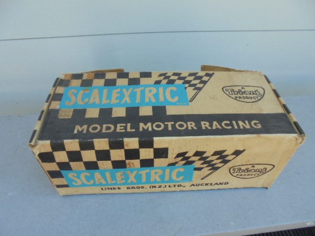 +-+- VINTAGE SCALEXTRIC TRACK SET - COMPLETE -+-+ Carousel 1