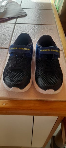 Under Amour shoes size 11k Carousel 1